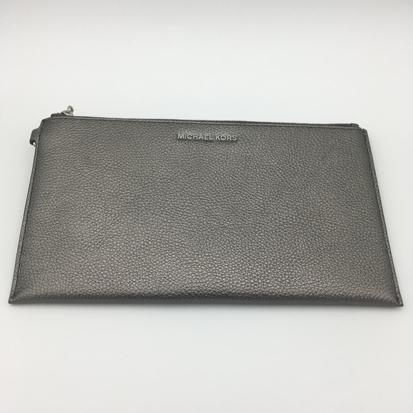 Michael Kors Handbags - Michael Kors Wristlet Large Zip Leather Clutch